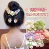 Goma para el pelo con colgante de flor de fresa estilo coreano, un accesorio para el cabello alegre y dulce para que los niños recojan su cabello en un moño