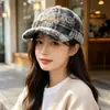 Nueva gorra de béisbol de felpa a cuadros retro para otoño e invierno para mujer, estilo coreano con letras bordadas, moderna y versátil, gorra de béisbol cálida