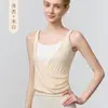 Toma real: Top de verano para mujer 2026, nuevo estilo sin mangas, con diseño de dos piezas falsas, colores contrastantes, cuello en V cruzado retorcido y camisola expuesta
