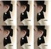 Pendientes pequeños y sencillos de perla hueca de plata s925 para mujer, pendientes sencillos y exquisitos avanzados, accesorios de moda de nicho que combinan con todo.