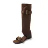 Talla Europea Comercio Exterior 2026 Modelo Nuevo Botas Largas de Gamuza con Tacón Oculto para Mujer, Sandalias de Verano con Hebilla de Metal Tachonada y Punta Abierta