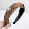 Faixa de Cabelo Trançada de Luxo, Pequena Faixa de Cabelo de Camélia Perfumada com Aba Larga, Faixa de Cabelo Versátil para Sair, Acessório de Cabeça de Alta Qualidade