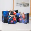 Directo de fábrica, bolsas de regalo de Navidad en stock: Bolsas de mano con temática de Apple, 10 diseños, con etiquetas colgantes, Bolsas de papel de Santa Claus