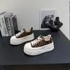 Zapatos de plataforma casuales de lona con estampado de leopardo, suela gruesa y versátiles para mujeres petite, moda Otoño 2026