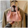 Bolso de Diseño de Nicho de Gama Alta para Mujer 2026 Nueva Moda Versátil Bolso Cruzado para Viajar Bolso de Mano Retro Bolso Cubo