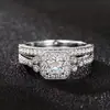 Conjunto de anel feminino de diamante lapidação quadrada, apresentando um luxuoso e vintage design de diamantes em duas fileiras, brilhante e requintado, um anel versátil