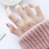 Anillo de Moda Versátil de Lujo Ligero Estilo Japonés y Coreano Oro Rosa Fritillaria Blanca Fritillaria Negra Acero de Titanio Anillo de Diamante Sencillo y Doble para Mujer