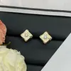 Modelo Nuevo Chanel 2025 con Logo, Aretes Cuadrados con Letras Doble C Incrustados de Diamantes para Mujer, Aguja de Plata, Aretes de Alta Gama y Elegantes