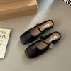 Sapatos Mary Jane quadrados simples e elegantes para primavera, novo estilo 2026, com uma única tira, abertura rasa, design de meia-chinelo e saltos grossos, versáteis para uso externo