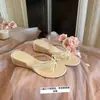 Versión de Piel de Vaca Tacón de Cuña de 5 cm ~ Chanclas de Playa Estilo Francés con Lazo Reductoras de Edad para Mujer, Zapatos de Verano Medios