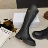 Novas botas femininas de sola grossa para o outono de 2026, emagrecedoras, de cano alto até o joelho, tamanho pequeno, botas Martin