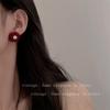 Aretes de botón de rosa flocada roja Ancola festiva retro francesa Diseño de nicho Altos Otoño e Invierno Aretes elegantes