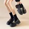 Sapatos de couro estilo britânico de sola grossa preta femininos 2025 primavera e outono novos mocassins retrô Mary Jane slip-on sapatos de camada única