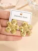 Pendientes de Acero Inoxidable Dorados con Flor de Venta Caliente Transfronteriza Europea y Americana, Pendientes Retro de Flor de Cinco Pétalos, Pendientes de Alta Gama para Mujer