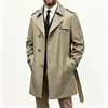 Trench coat de comprimento médio para homens, novo estilo outono/inverno 2026, jaqueta versátil solta de alta qualidade, da moda europeia e americana, para homens