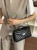 Bolsa Quadrada Pequena Portátil Retro Transfronteiriça Feminina Outono 2026 Nova Bolsa Transversal Casual Moda para o Trabalho Ombro Único Bolsa Feminina
