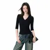 Top preto de gola V com mangas médias para mulheres, camada interna de verão, caimento justo, justo ao corpo, manga três quartos, camiseta com ombro normal, top moderno