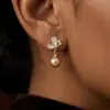 Brincos de Pérola Sintética Elegantes Europeus e Americanos para o Dia a Dia Brincos Pendentes de Borboleta com Incrustação de Diamante e Olho de Gato em Pérola Moda Luxo Leve