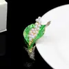 Versión coreana de broche de perla de diamante de alta calidad, moda, hebilla de mariposa anti-luz para bufanda, pasador fino de alta calidad, venta al por mayor de ropa