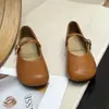 Sapatos de vovó trançados populares, confortáveis e leves, estilo coreano para mulheres, novos sapatos rasos de mola 2026, versáteis, de calçar fácil