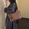 Bolso tote de moda de gran capacidad, nuevo bolso de hombro versátil para el verano, bolso de axila tote retro simple de moda