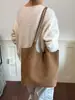 Bolsa de mano tejida estilo retro para mujer, nuevo diseño moderno y de moda 2026, con un toque de alta gama y gran capacidad, similar a una cesta de compras