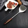 Espátula gruesa de acero inoxidable para cocina casera, espátula para freír de hierro engrosada, espumadera con mango de madera, juego de utensilios de cocina anti-quemaduras