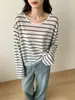 Camiseta listrada de manga longa para mulheres, corte solto, gola redonda, estilo coreano casual, nova peça fina de verão com proteção solar
