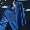 Camiseta Masculina Henley de Manga Longa Patchwork Escama de Dragão Estilo Old Money Outono Estilo Americano Moletom Top Casual Solto Confortável