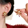 Aretes y Clips para Orejas de Fuegos Artificiales de Año Nuevo, Exquisitos y Pequeños, Diseño de Flor Roja Soñadora, Elegantes y Versátiles, Aretes de Lujo Ligero para Mujer