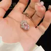 Colar com pingente de coração e coroa de diamantes rosa de alta qualidade, estilo francês, um conjunto moderno e doce de colares delicados em um estilo etéreo inspirado na floresta.