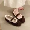 Ropa exterior elegante con forro polar, lindos zapatos peludos para mujer, zapatos de algodón, Mary Janes súper calientes y peludos con hebilla, lazo francés, zapatos de invierno gigantes