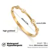 Pulseira de flor em aço titânio transfronteiriça para mulheres, banhada a ouro com diamantes, joia de luxo leve, não desbota, pulseira de aço inoxidável com estilo de fecho atacado