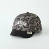 Gorra Infantil de Moda con Estampado de Leopardo Comercio Exterior Gorra de Béisbol para Bebé Niña con Forro de Felpa Gorra Sencilla de Pato con Letra Boston Cálida