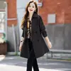 Casaco Acinturado Primavera e Outono para Mulheres, Trench Coat Elegante de Comprimento Médio para Figuras Baixas, Emagrecedor e Versátil, Novo Estilo Britânico 2026