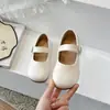Zapatos de cuero para niña, estilo británico, modernos y elegantes, novedad otoño 2026, versión coreana, zapatos casuales para niños de corte bajo con suela blanda