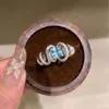 Electrochapado en Oro Real, Popular Anillo Espiral de Aguamarina con Diamantes Completos de Xiaohongshu para Mujer, Joyería Exquisita Versátil, Venta al por Mayor de una Pieza