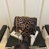 Bolso Bandolera Leopardo Moda Simple Otoño 2024 Nuevo Estilo Occidental Simple Viajero Retro Cadena Bolso Cuadrado Pequeño