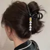 Pinza de garra grande de perlas de 15 cm para mujer, sensación de lujo ligero y de alta gama, estilo coreano, añade volumen al cabello, accesorio para el cabello versátil