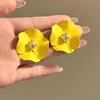 Brincos de Flor Azul Klein com Toque de Luxo, Novo Modelo 2026, Brincos Florais com Brilho de Diamante, Moda de Nicho, Brincos Elegantes para Mulheres