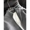 Nueva colección de otoño e invierno para hombre Cleanfit: un cárdigan de punto de estilo relajado con cremallera, que presenta un aspecto de alta gama y un cuello alto