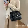 Mochila de moda de nicho acolchada de diamantes para mujer 2026 Otoño Nuevo Bolso cuadrado pequeño Bolso cruzado Alto nivel para el trabajo