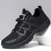 Tênis esportivos novos respiráveis de verão masculinos, sapatos de trilha, sapatos casuais, tênis de treino pretos, sapatos de trabalho para patrulha de segurança