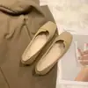 Sapatos de noite de estilo delicado para mulheres, novos mocassins de outono 2026, sapatos casuais planos slip-on de sola macia para mulheres
