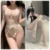 Lencería Seductiva con Escote Profundo en V, Encaje y Diseño de Cuello Halter que Realza Bustos Pequeños, Presentando un Estilo de Cuello Halter Sexy y Provocativo