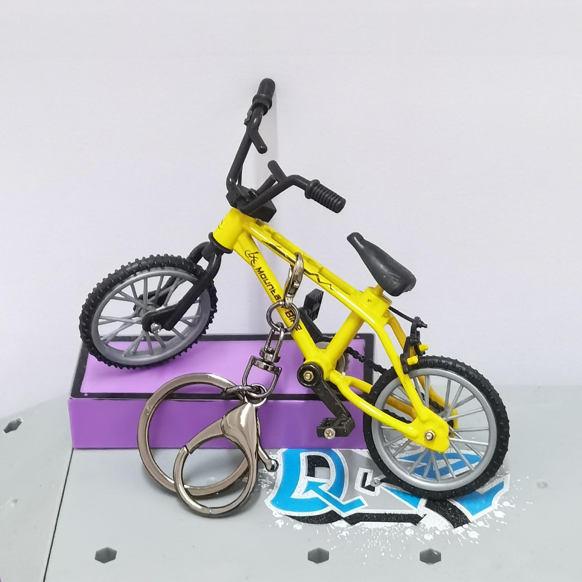 SKU 钥匙扣+3号车黄