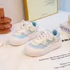 Tenis para niñas de 6 a 12 años, modelo primavera/otoño 2026, suela suave, malla transpirable, zapatos casuales para niños, zapatillas deportivas de moda para estudiantes
