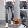 Nuevos Jeans Ajustados de Invierno Otoño 2025 para Hombre, Grises, Forrados de Polar, Bordados, Versátiles, Modernos, Elásticos, Casuales, Skinny