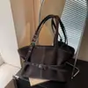 Bolsa de Ombro Minimalista Retrô para Mulheres 2025 Inverno Novo Estilo Versátil Bolsa de Mão com Alça de Couro Bolsa de Ombro