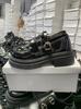 Sapatos Pequenos de Couro Estilo College Britânico com Sola Grossa para Mulheres Outono 2024 Novos Sapatos Mary Jane Retrô Mocassins de Bico Redondo